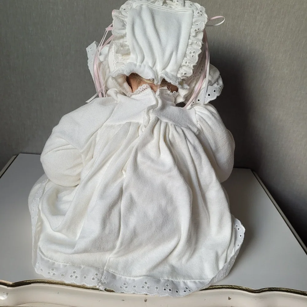 1998 Royal Vienna Doll 